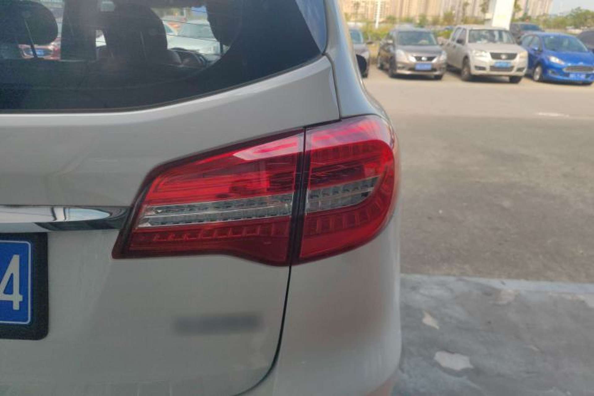 Used Haval H8 2015 2.0T Two-Wheel-Drive Elite Version Right Rear Taillight