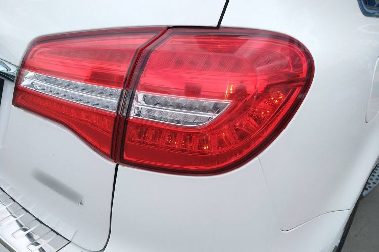 Used Haval H8 2015 2.0T Two-Wheel-Drive Luxury Version Right Rear Taillight