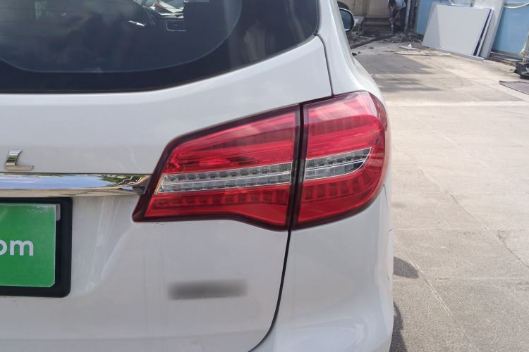 Used Haval H8 2015 2.0T Two-Wheel Drive Comfort Version Right Rear Taillight