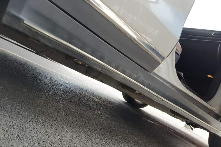 Used Haval H8 2015 2.0T Two-Wheel Drive Comfort Version Right Side Sill