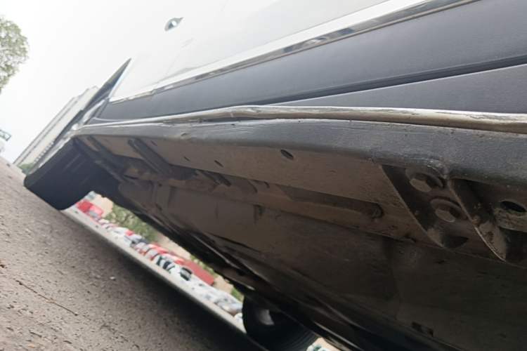 Used Haval H8 2015 2.0T Two-Wheel-Drive Standard Version Right Side Sill