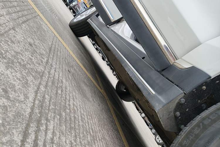 Used Haval H8 2015 2.0T Two-Wheel-Drive Luxury Version Right Side Sill