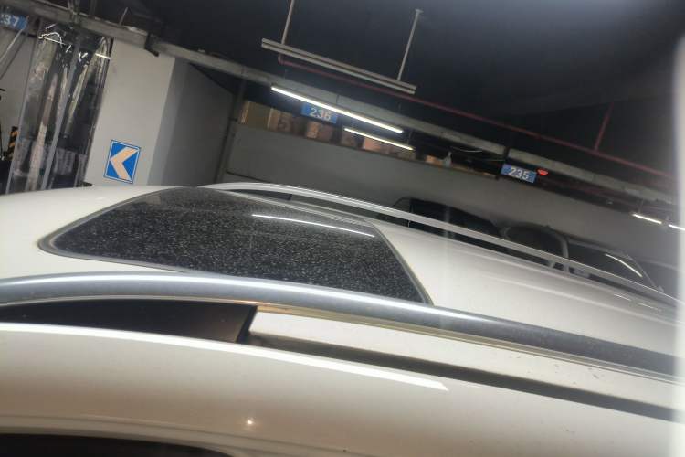 Used Haval H8 2015 2.0T Two-Wheel-Drive Luxury Version Roof