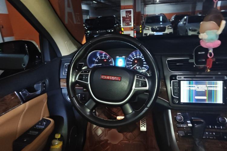Used Haval H8 2015 2.0T Two-Wheel-Drive Luxury Version Steering Wheel