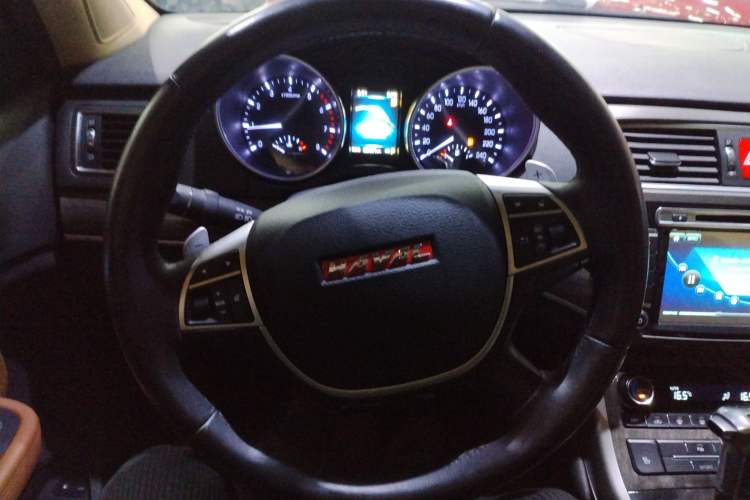 Used Haval H8 2015 2.0T Two-Wheel-Drive Elite Version Steering Wheel