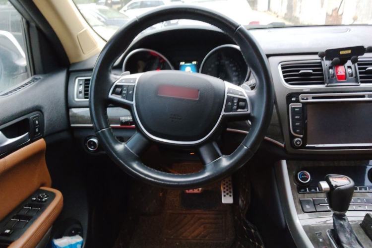 Used Haval H8 2015 2.0T Two-Wheel-Drive Luxury Version Steering Wheel