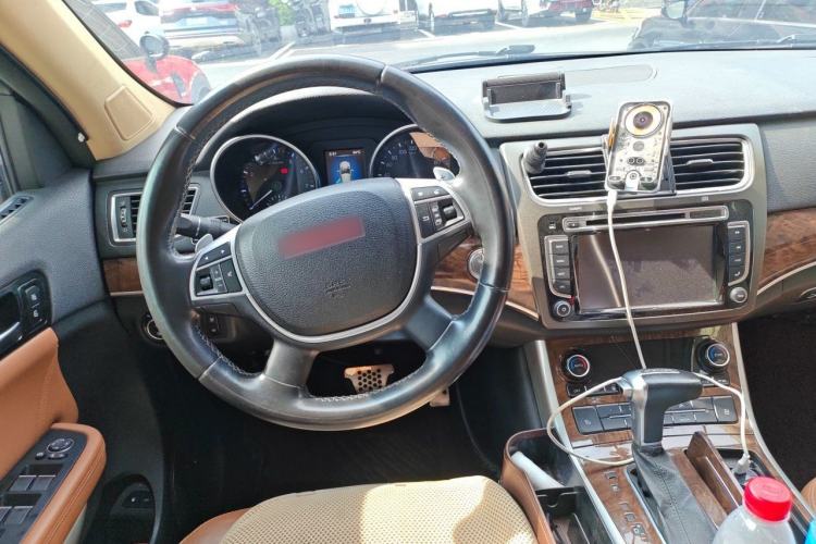 Used Haval H8 2015 2.0T Two-Wheel-Drive Luxury Version Steering Wheel