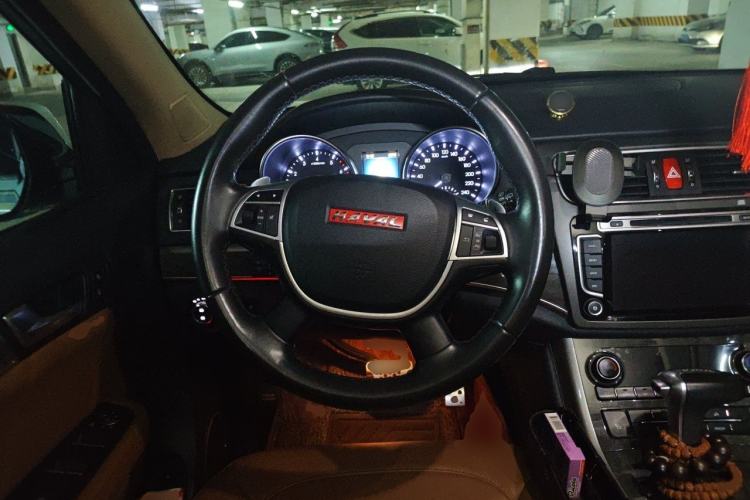 Used Haval H8 2015 2.0T Four-Wheel Drive Elite Model Steering Wheel
