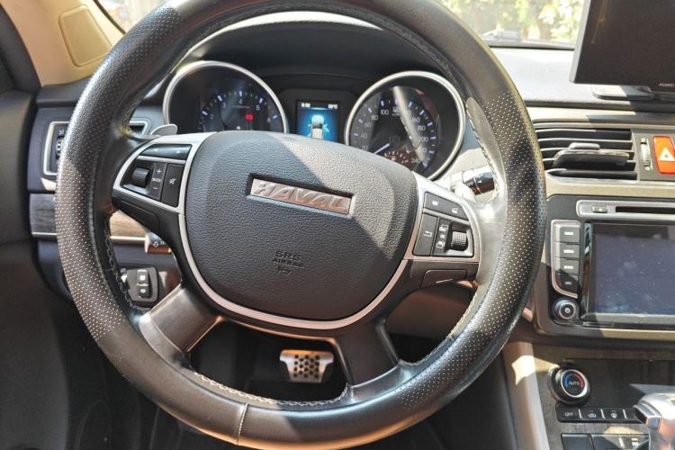 Used Haval H8 2015 2.0T Two-Wheel-Drive Elite Version Steering Wheel