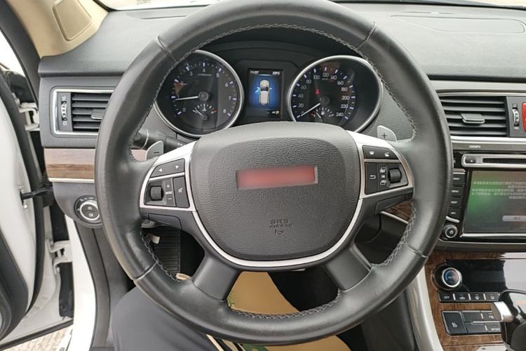 Used Haval H8 2015 2.0T Two-Wheel-Drive Luxury Version Steering Wheel