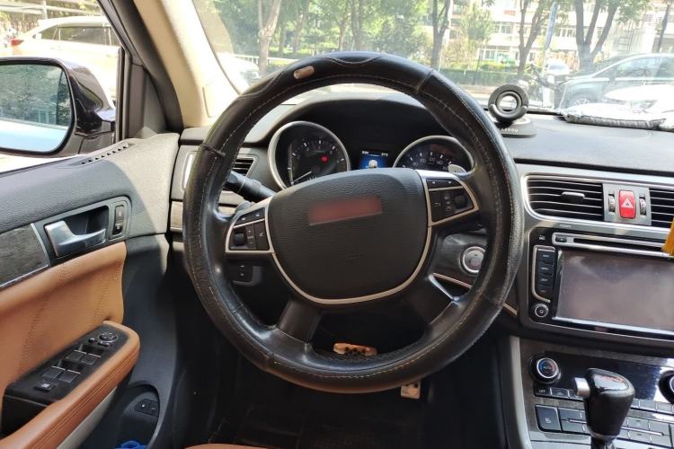 Used Haval H8 2015 2.0T Two-Wheel-Drive Luxury Version Steering Wheel
