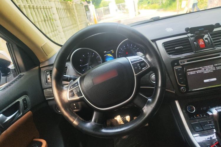 Used Haval H8 2015 2.0T Two-Wheel-Drive Luxury Version Steering Wheel