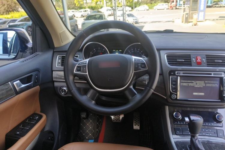 Used Haval H8 2015 2.0T Four-Wheel Drive Luxury Model Steering Wheel