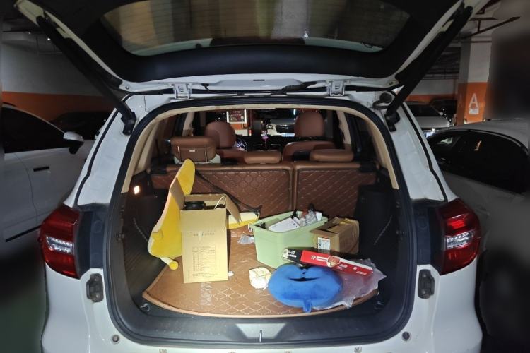 Used Haval H8 2015 2.0T Two-Wheel-Drive Luxury Version Trunk