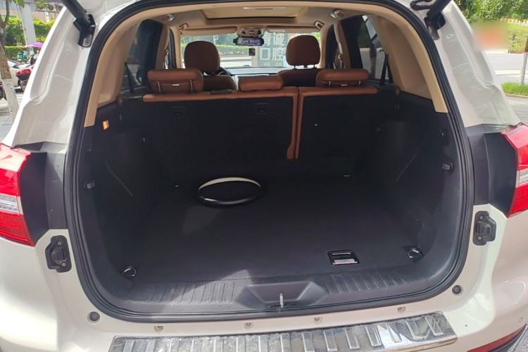 Used Haval H8 2015 2.0T Two-Wheel-Drive Elite Version Trunk