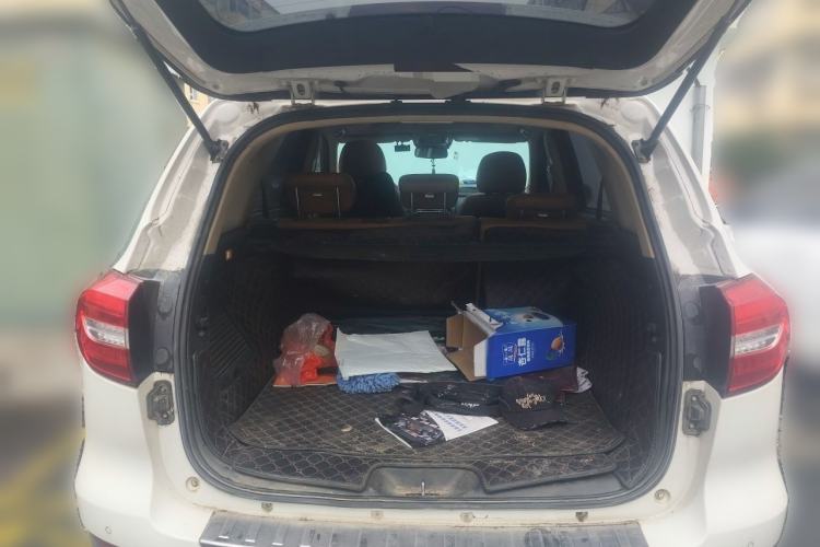 Used Haval H8 2015 2.0T Two-Wheel Drive Comfort Version Trunk