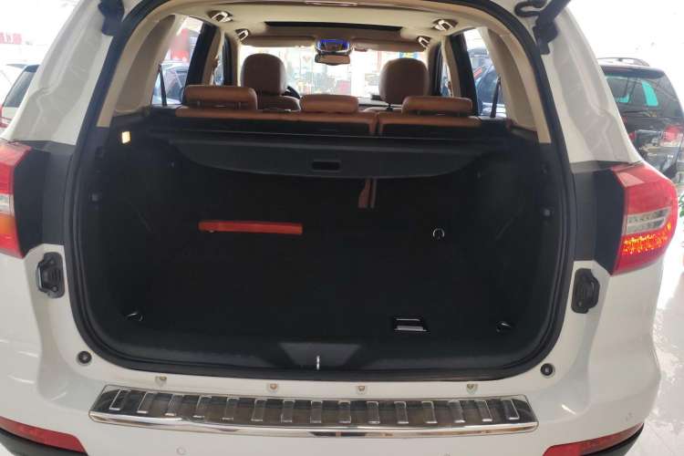 Used Haval H8 2015 2.0T Two-Wheel-Drive Luxury Version Trunk