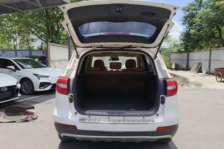 Used Haval H8 2015 2.0T Two-Wheel Drive Comfort Version Trunk