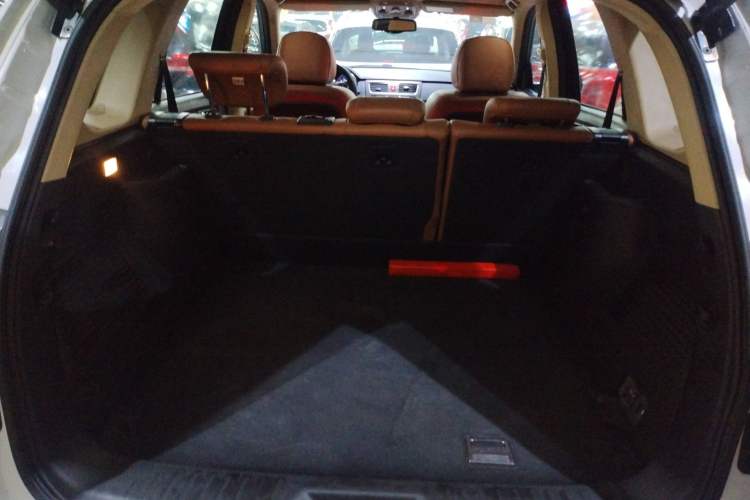 Used Haval H8 2015 2.0T Two-Wheel-Drive Elite Version Trunk