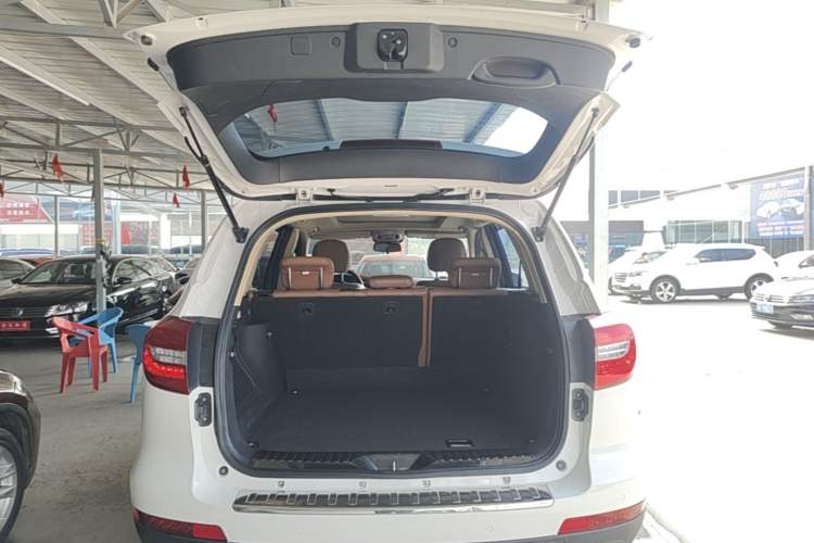 Used Haval H8 2015 2.0T Two-Wheel Drive Comfort Version Trunk