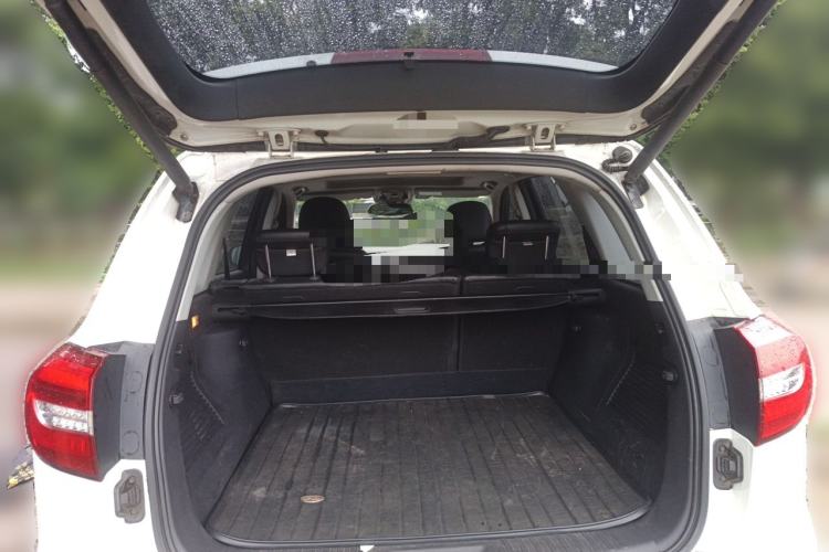 Used Haval H8 2015 2.0T Two-Wheel-Drive Luxury Version Trunk