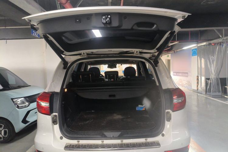 Used Haval H8 2015 2.0T Two-Wheel-Drive Luxury Version Trunk