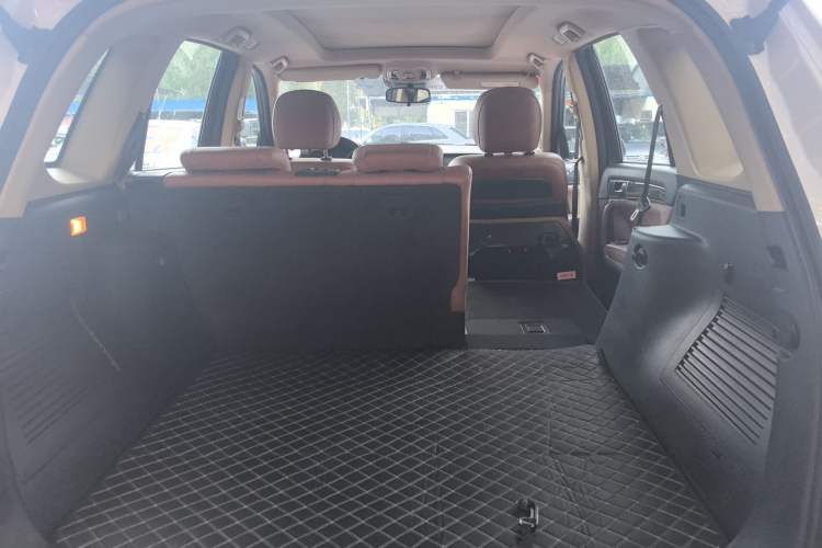 Used Haval H8 2015 2.0T Two-Wheel Drive Comfort Version Trunk