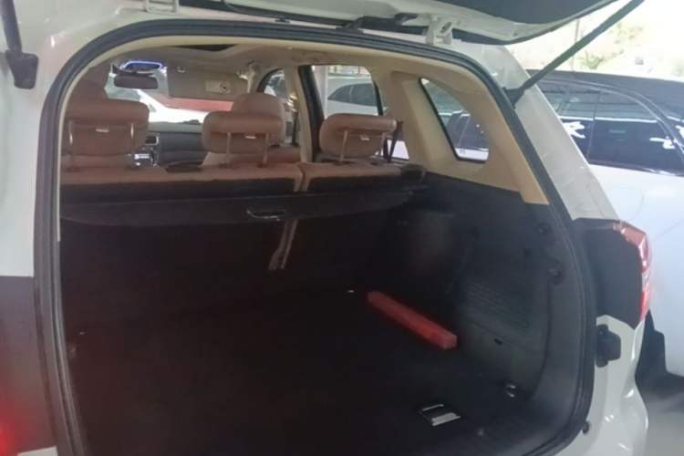 Used Haval H8 2015 2.0T Two-Wheel Drive Comfort Version Trunk