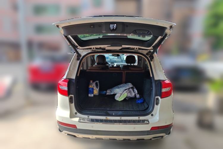 Used Haval H8 2015 2.0T Two-Wheel-Drive Luxury Version Trunk