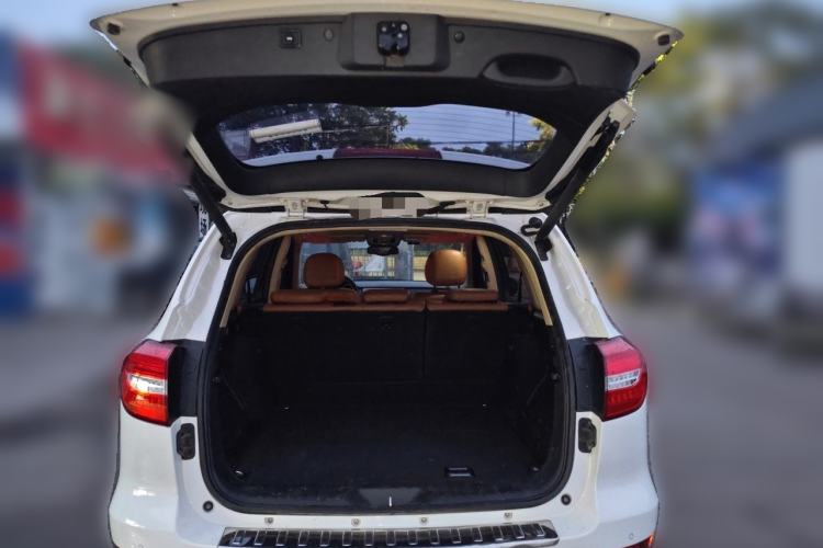 Used Haval H8 2015 2.0T Two-Wheel-Drive Luxury Version Trunk