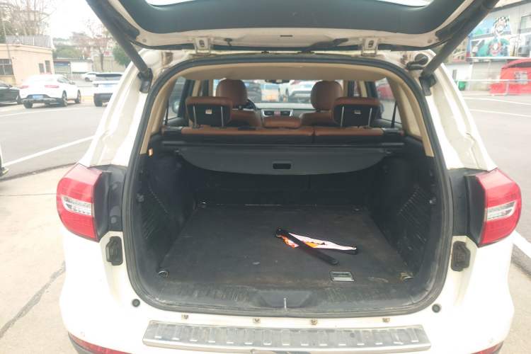 Used Haval H8 2015 2.0T Two-Wheel-Drive Luxury Version Trunk