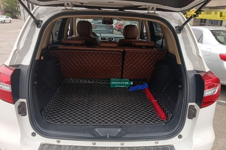 Used Haval H8 2015 2.0T Two-Wheel-Drive Standard Version Trunk