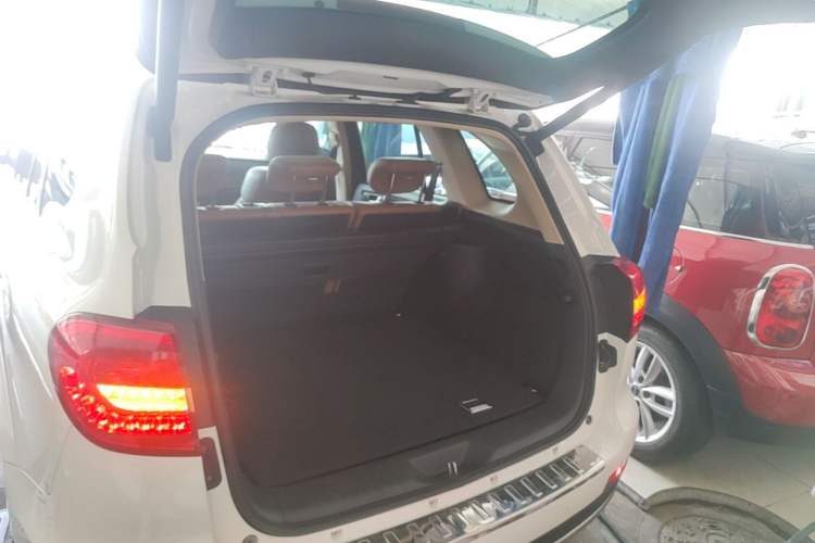 Used Haval H8 2015 2.0T Four-Wheel Drive Elite Model Trunk