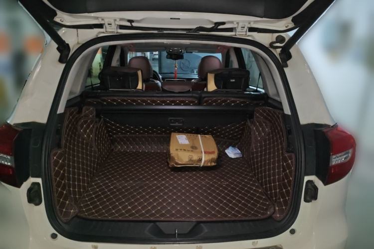 Used Haval H8 2015 2.0T Two-Wheel-Drive Elite Version Trunk