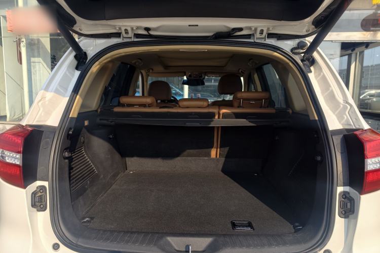 Used Haval H8 2015 2.0T Two-Wheel-Drive Elite Version Trunk