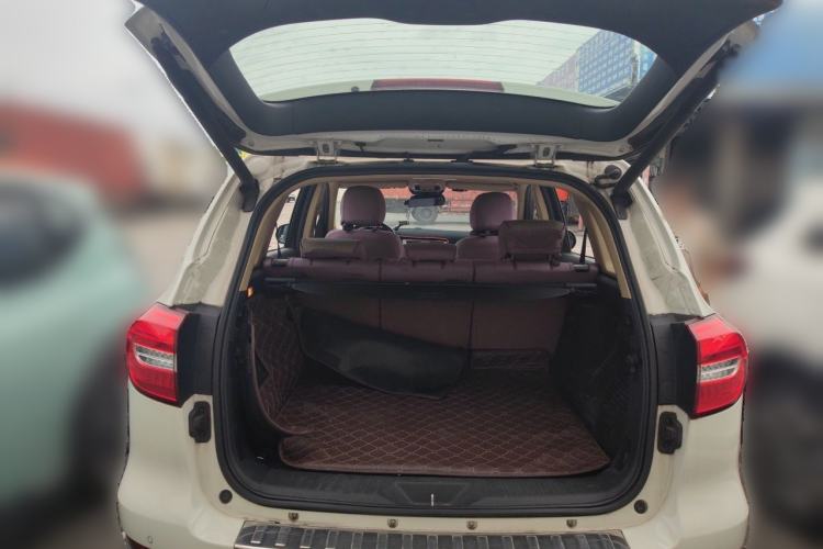 Used Haval H8 2015 2.0T Two-Wheel-Drive Luxury Version Trunk