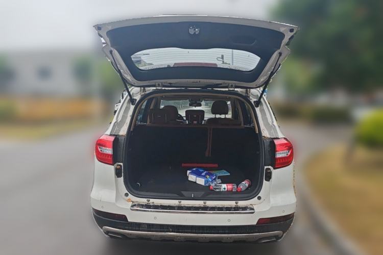 Used Haval H8 2015 2.0T Four-Wheel Drive Comfort Version Trunk