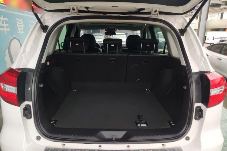 Used Haval H8 2015 2.0T Two-Wheel-Drive Standard Version Trunk