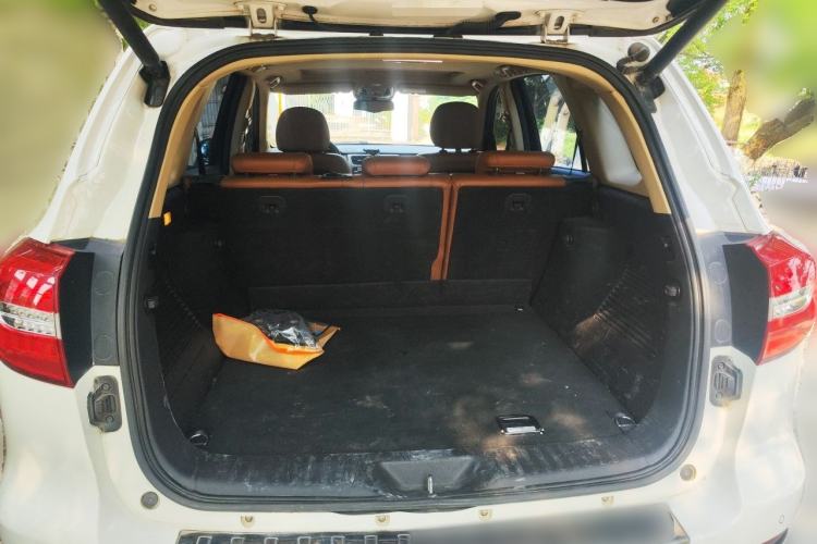Used Haval H8 2015 2.0T Two-Wheel-Drive Luxury Version Trunk