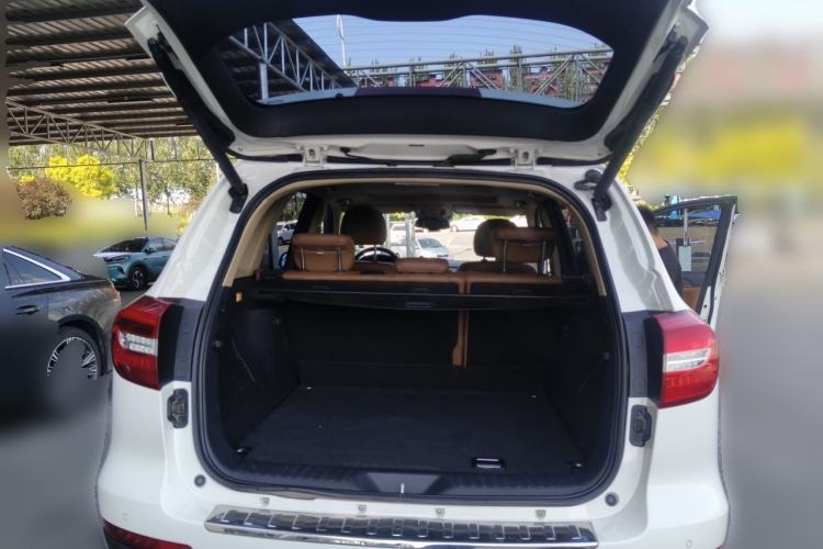 Used Haval H8 2015 2.0T Four-Wheel Drive Luxury Model Trunk