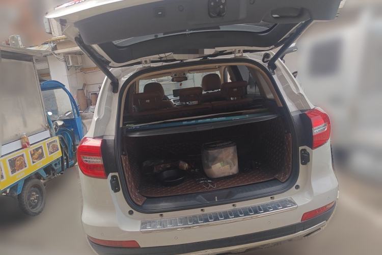Used Haval H8 2015 2.0T Two-Wheel-Drive Elite Version Trunk