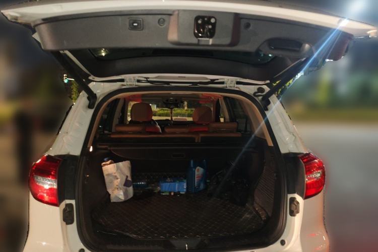 Used Haval H8 2015 2.0T Four-Wheel Drive Luxury Model Trunk