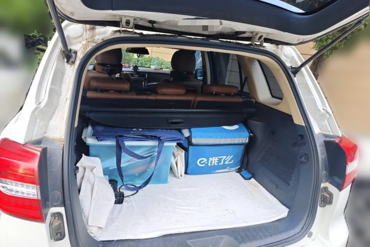Used Haval H8 2015 2.0T Two-Wheel-Drive Standard Version Trunk