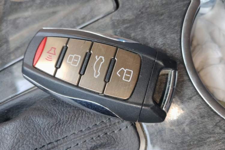 Used Haval H8 2015 2.0T Four-Wheel Drive Luxury Model Vehicle Key