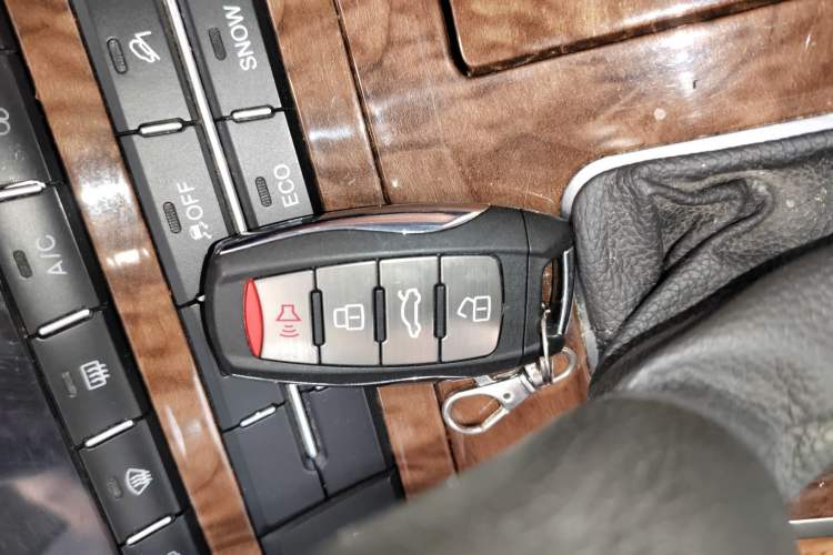 Used Haval H8 2015 2.0T Two-Wheel-Drive Luxury Version Vehicle Key