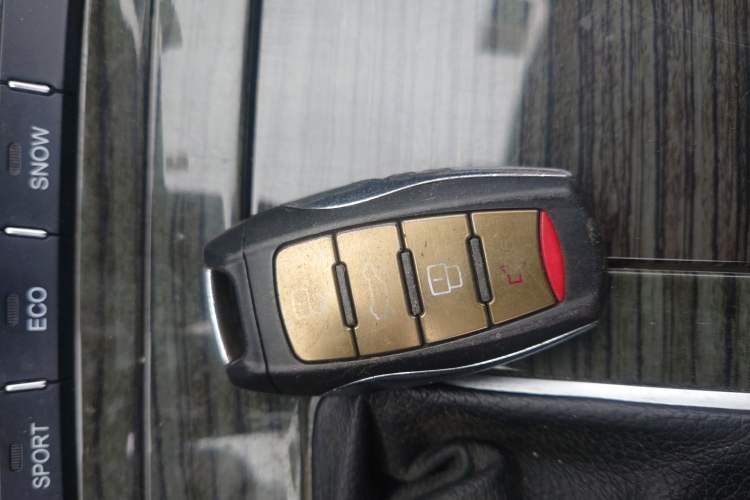 Used Haval H8 2015 2.0T Two-Wheel-Drive Luxury Version Vehicle Key