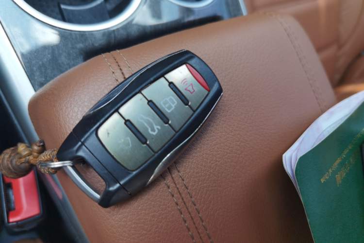 Used Haval H8 2015 2.0T Two-Wheel-Drive Standard Version Vehicle Key