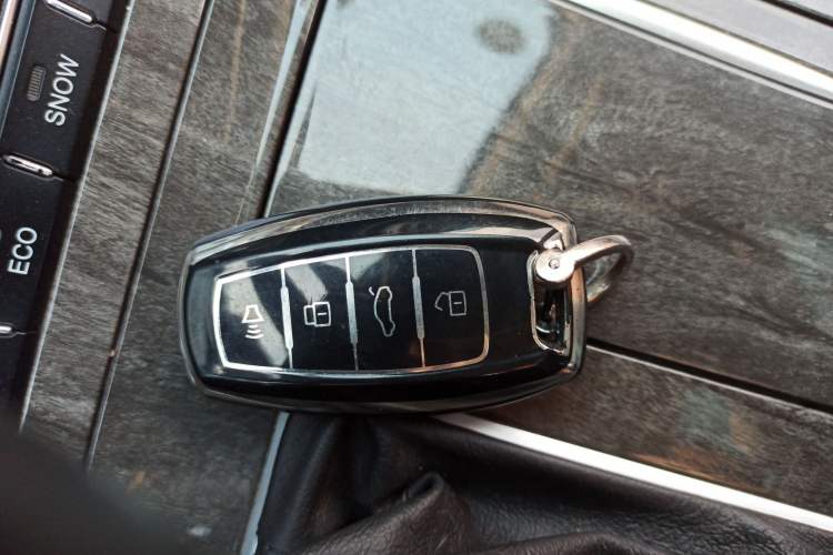 Used Haval H8 2015 2.0T Two-Wheel Drive Comfort Version Vehicle Key