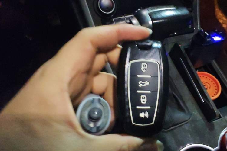 Used Haval H8 2015 2.0T Two-Wheel-Drive Elite Version Vehicle Key