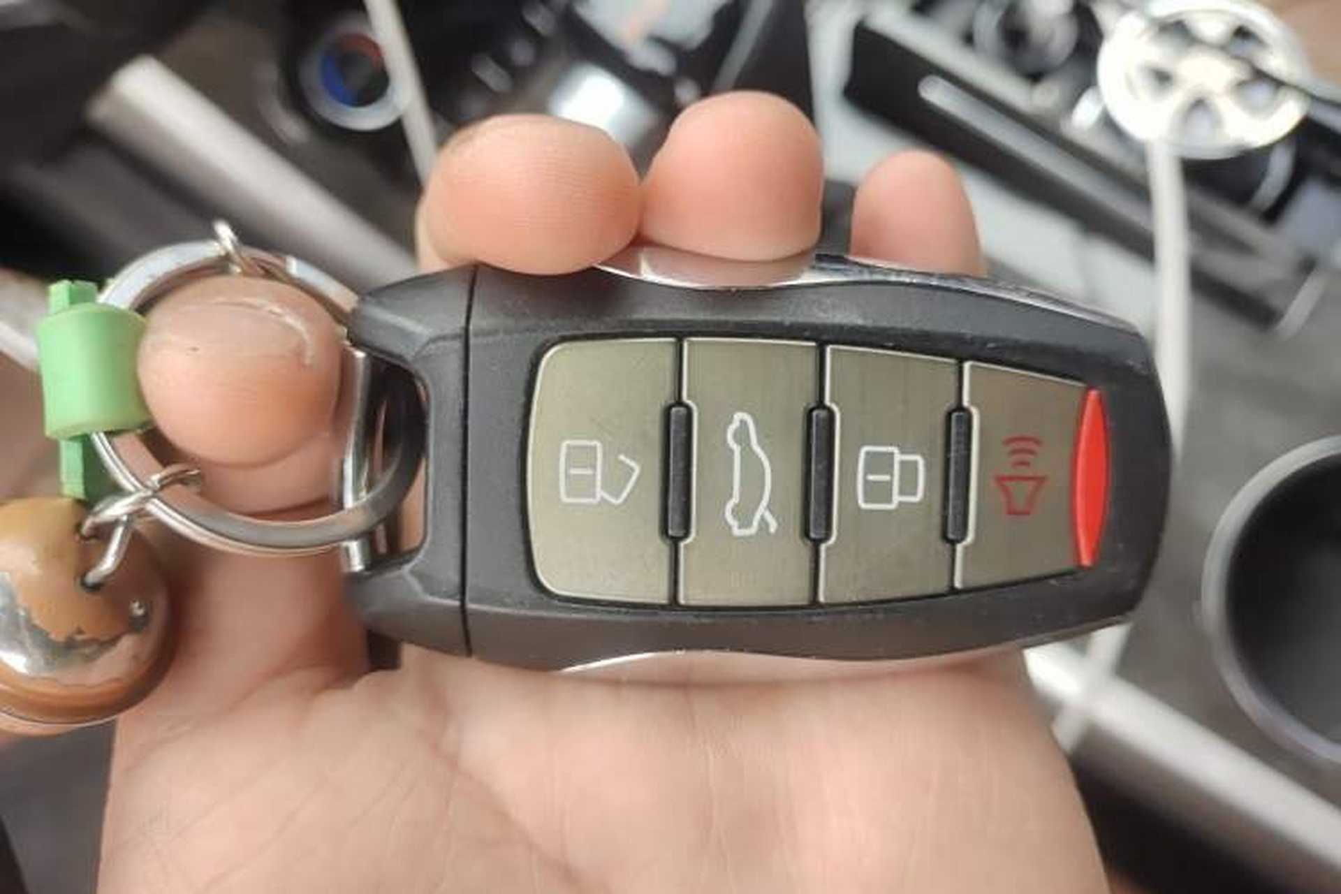 Used Haval H8 2015 2.0T Two-Wheel-Drive Luxury Version Vehicle Key